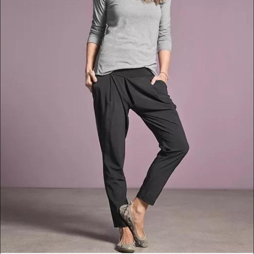Athleta Interlude Ankle Pant in Black